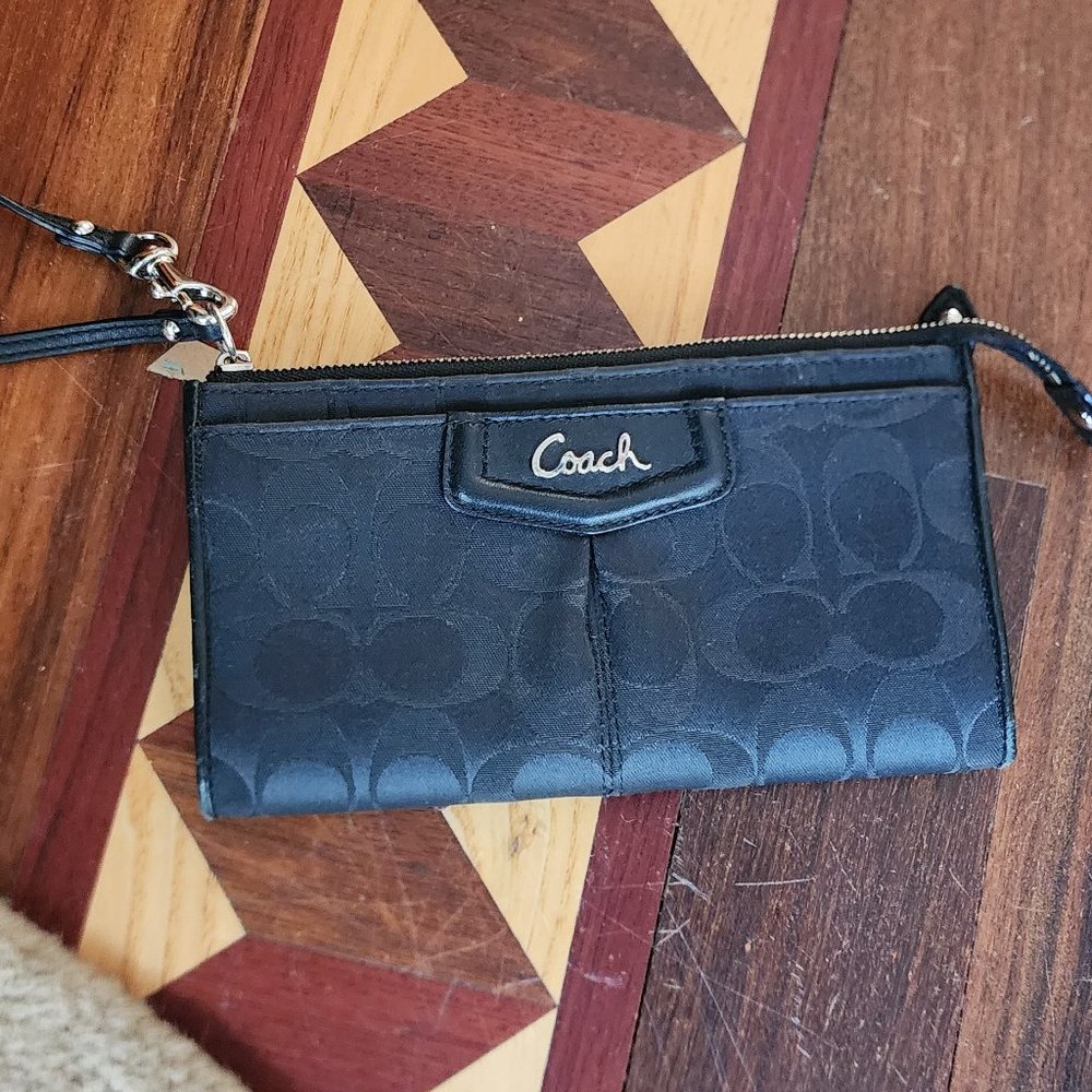 Coach F48091 Ashley Black Signature Zippy Wristlet Wallet - Picture 2 of 14